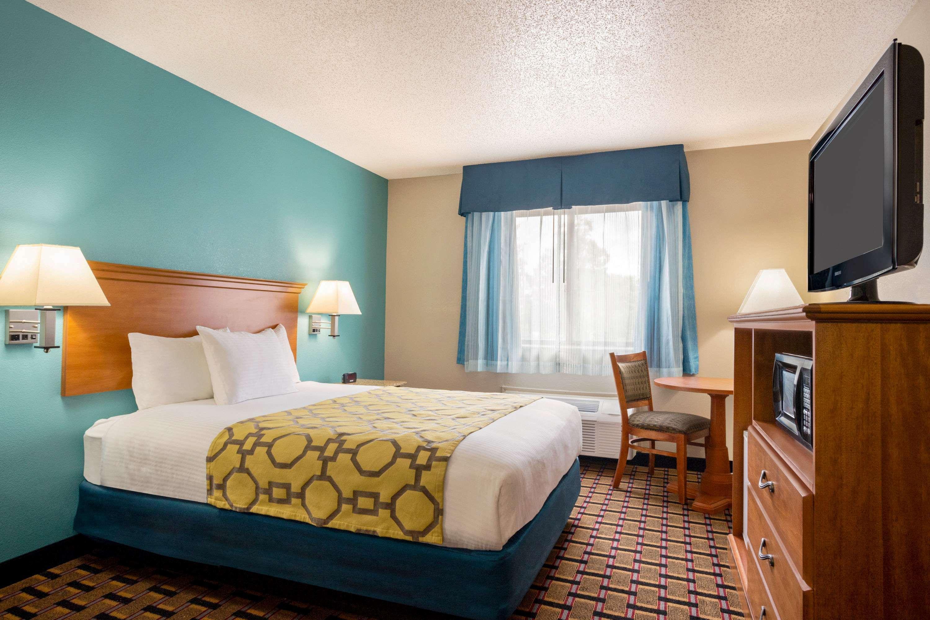 Baymont By Wyndham Warrenton Exterior foto