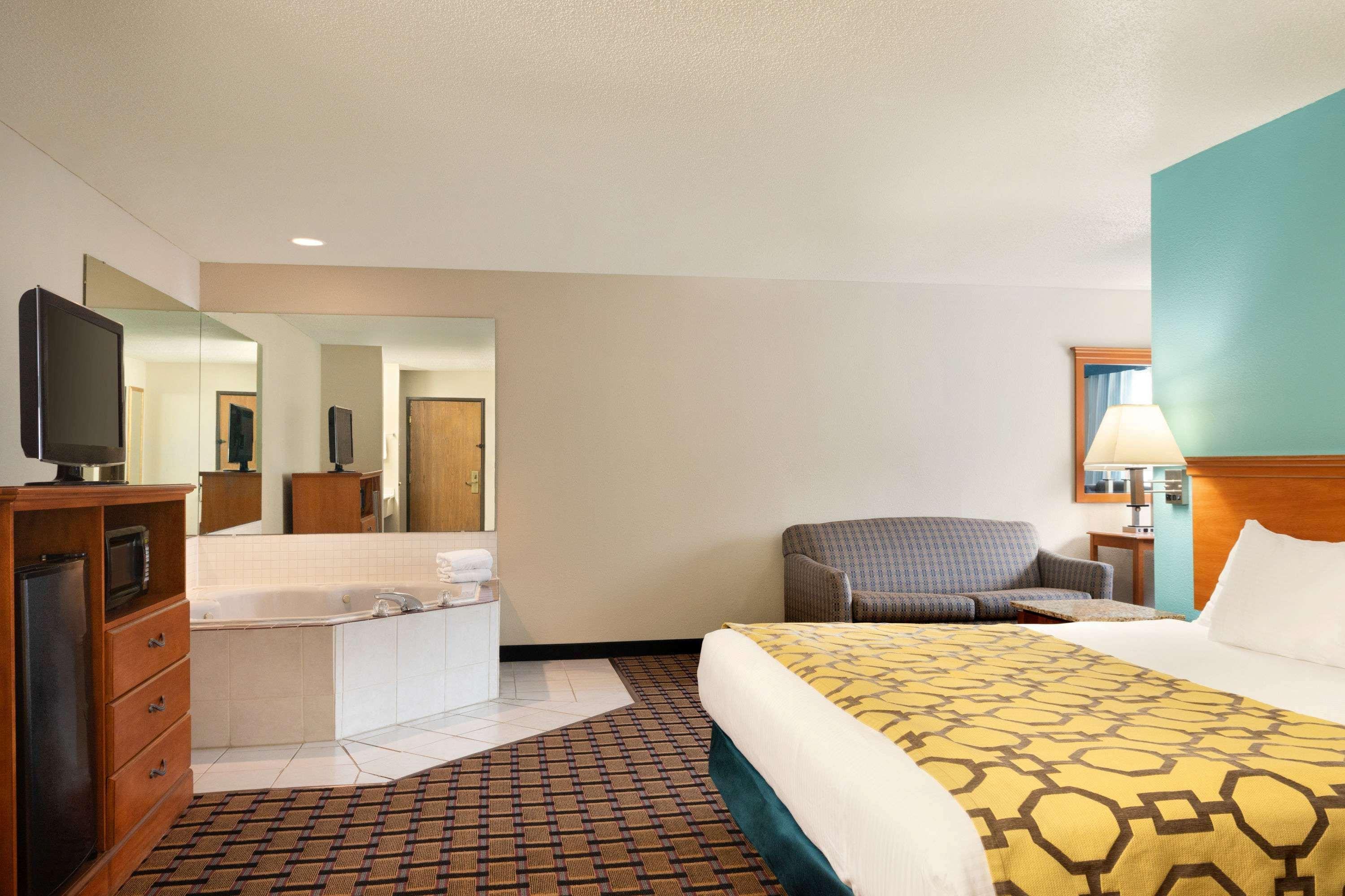 Baymont By Wyndham Warrenton Exterior foto