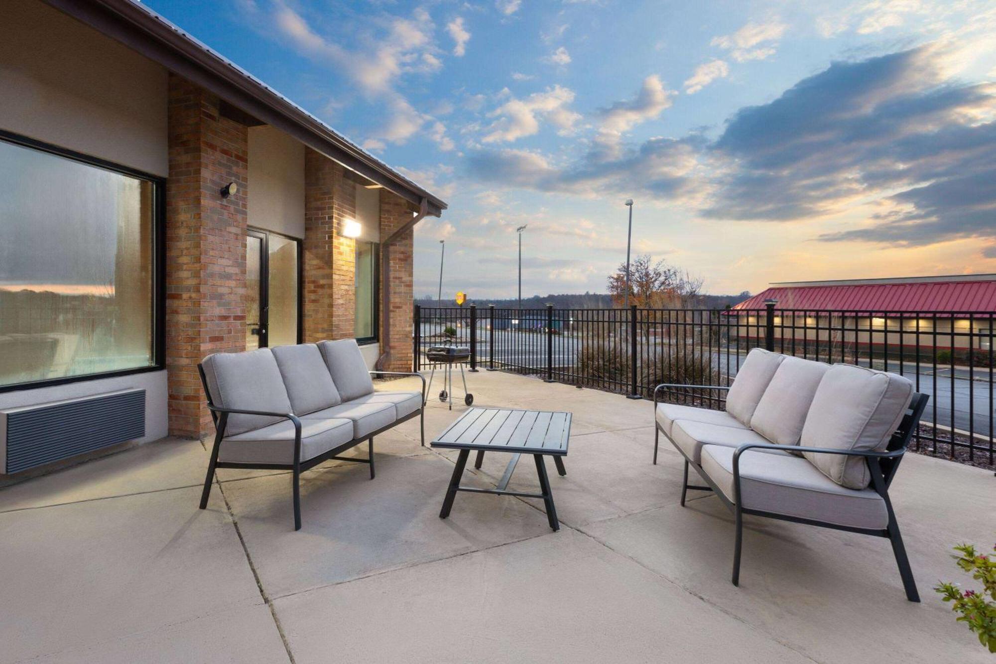 Baymont By Wyndham Warrenton Exterior foto